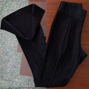 👖Woman’s black work pants, size Medium.